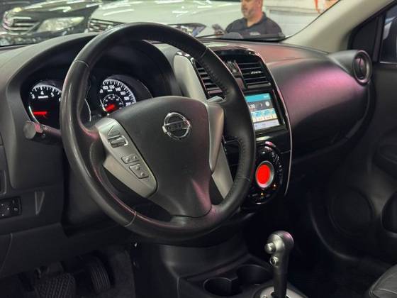 NISSAN VERSA 1.6 16V FLEXSTART SL 4P XTRONIC NISSAN VERSA 1.6 16V FLEXSTART SL 4P XTRONIC